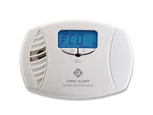 First Alert CO615 Dual-Power Plug-In Carbon Monoxide Detector with Battery Backup and Digital Display